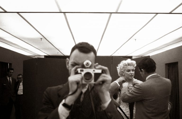 Marilyn Monroe: Fotograf měl za úkol během týdne pořídit co nejvíce snímků, které by ilustrovaly hereččin pracovní i soukromý život.