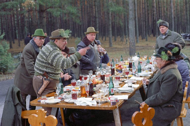Vášeň pro střílení zvěře je charakteristická pro řadu politiků a funkcionářů, Brežněv lovy zbožňoval.