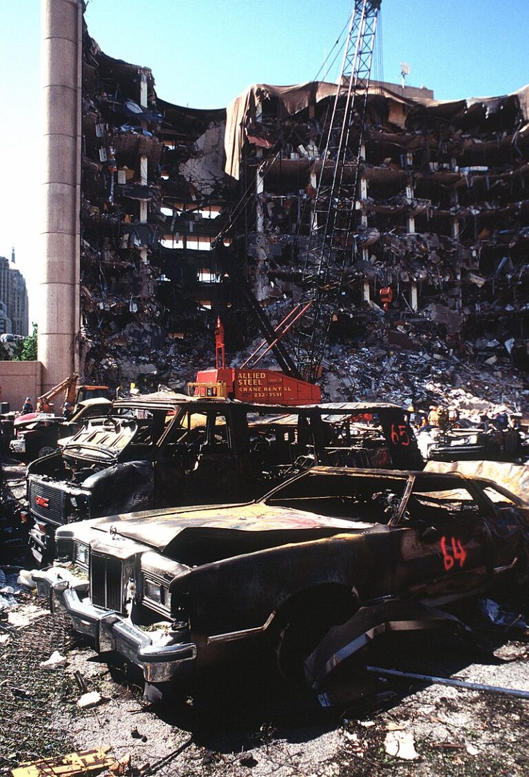 Jako pomstu za nepřiměřený zásah je odpálena budova v Oklahomě. (Preston Chasteen / commons.wikimedia.org / Volné dílo)