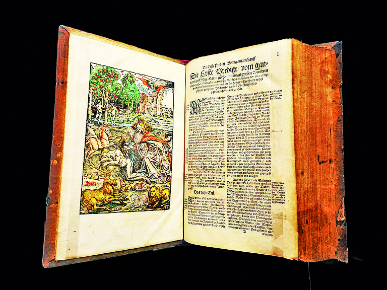 Kniha, jež ovlivnila civilizace, se zde setkává s otázkami lidského poznání a racionálního myšlení.