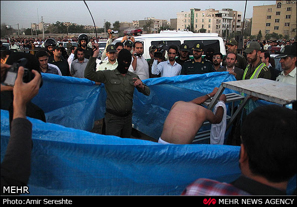 Bičování v Íránu. Tento tělesný trest jde v mnoha zemích běžný i v současnosti. FOTO: Amir Sereshte/Creative Commons/CC BY-SA 4.0