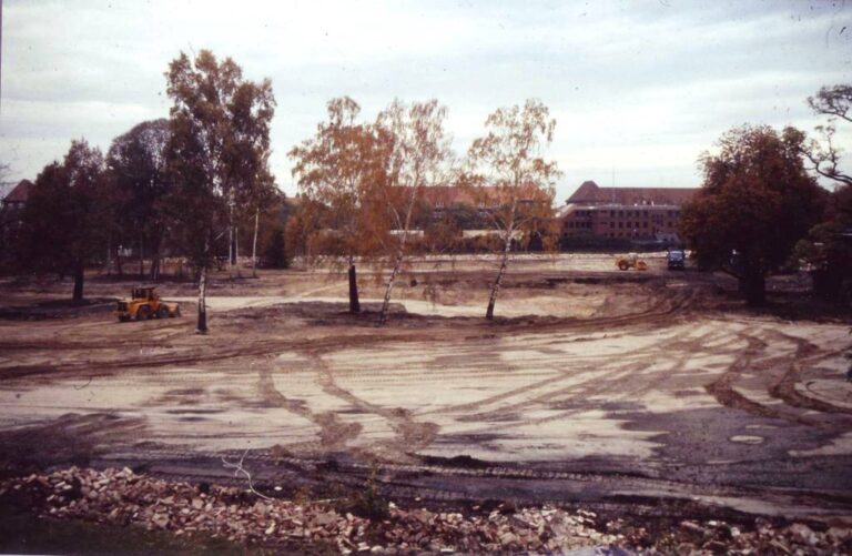 Po smrti Hesse nechaly úřady bývalé vězení srovnat se zemí.