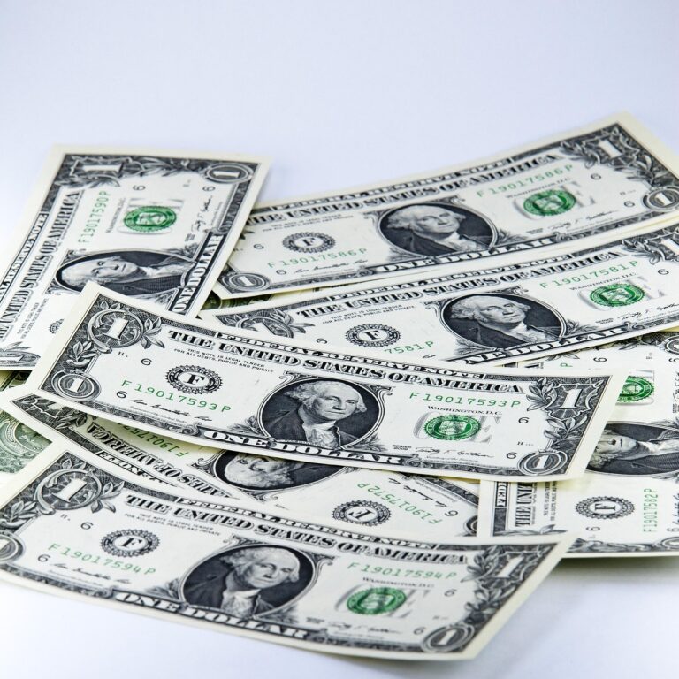 Jednodolarovka: Kus papíru plný konspirací.