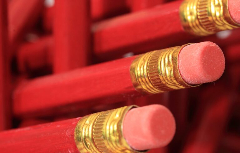 Dnes se mladí při mazání spoléhají spíše na tlačítko „delete“.