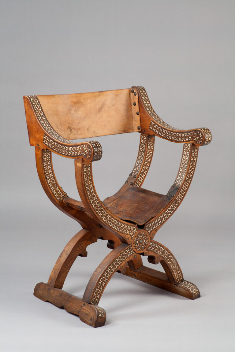 Skládací křesla se používala v dobách starověkého Říma.