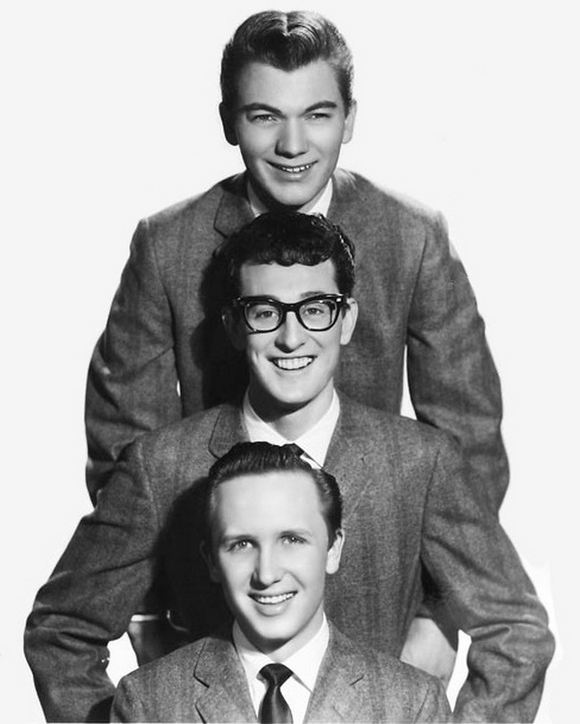 Buddy Holly and the Crickets v roce 1957 (shora dolů: Allison, Holly a Mauldin)