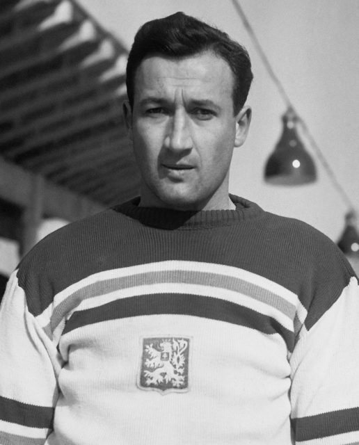 Rozporuplnou postavou případu je kapitán národního mužstva Vladimír Zábrodský (1923–2020).