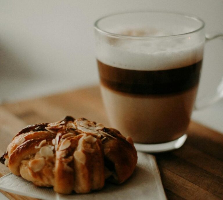 S croissantem se na ni doslova sbíhají sliny. Foto: Pexels