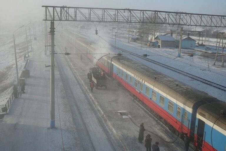 Vlak na transsibiřské magistrále. Venku panuje teplota -40 °C. Foto: https://www.m-hesse.com/ Creative Commons/CC BY-SA 3.0
