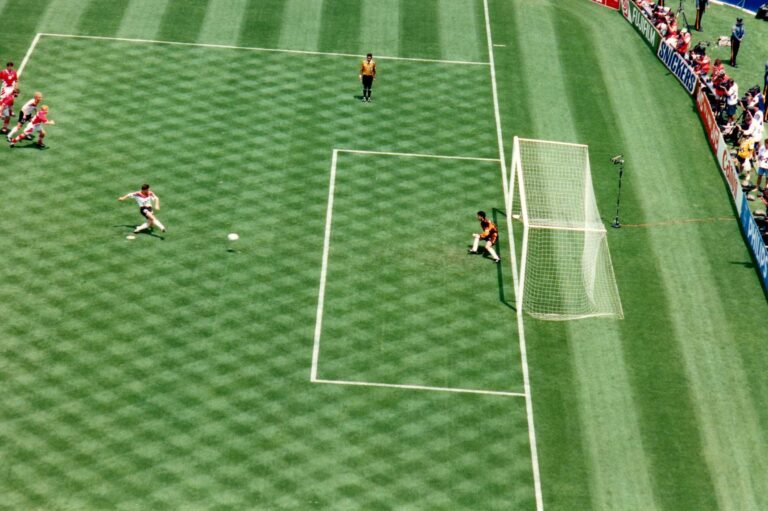 Mistrovství nakonec vyhráli Brazilci, favorizovaní Němci skončili už ve čtvrtfinále.