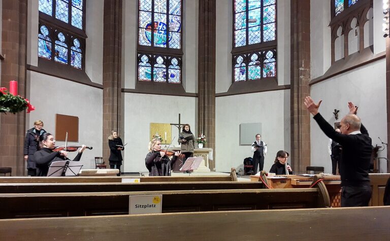 Adventní koncerty bývají nejenom milou hudební událostí, ale také dobročinnou akcí. A je třeba se dobře připravit!