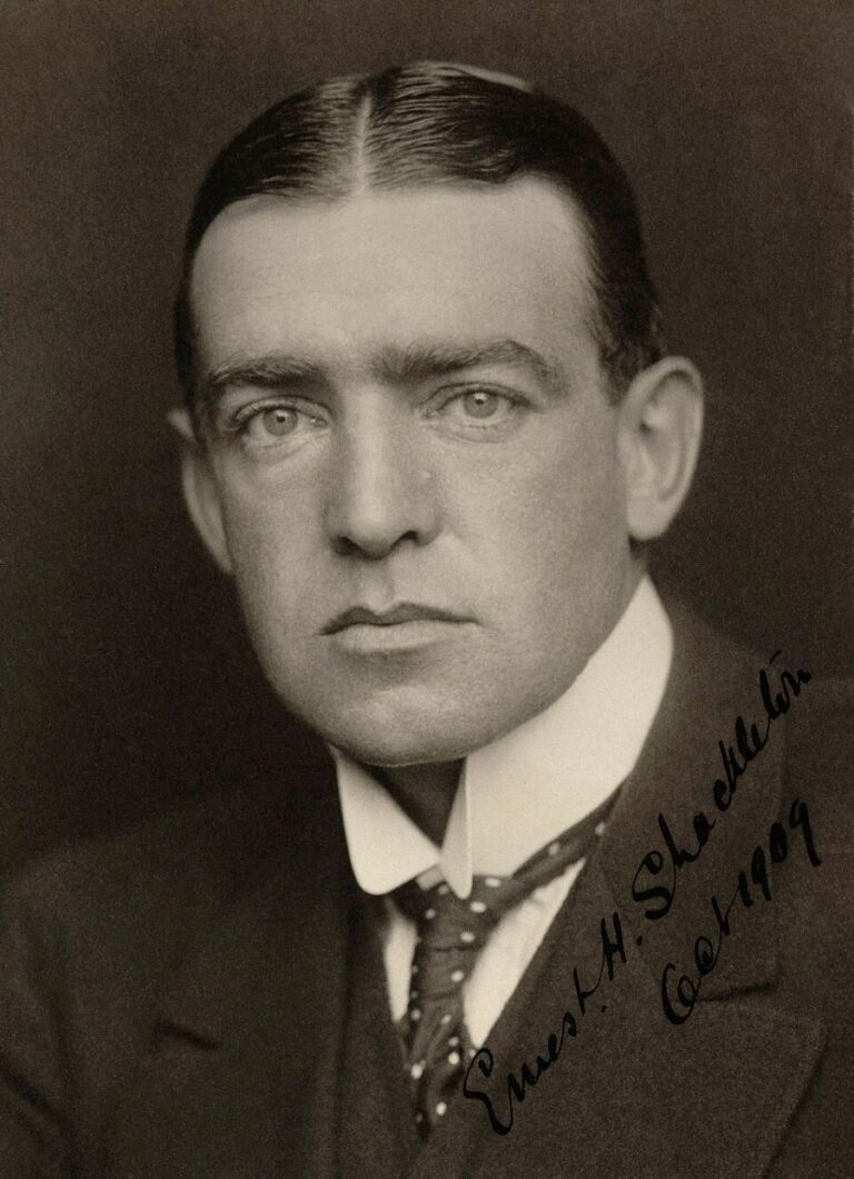 Ernest Shackleton se rozhodne přejít bílý kontinent. Foto: George Charles Beresford (1864–1938)/Creative Commons/Public Domain
