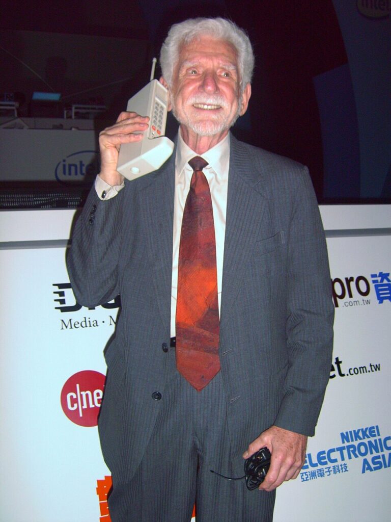 Vynálezce mobilního telefonu Martin Cooper