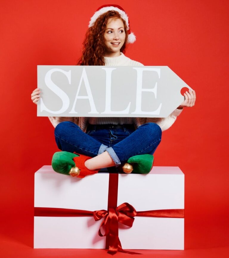 Výprodeje jsou lákavé, ale neuvážené nákupy mohou hodně provětrat peněženku. Foto: Freepik