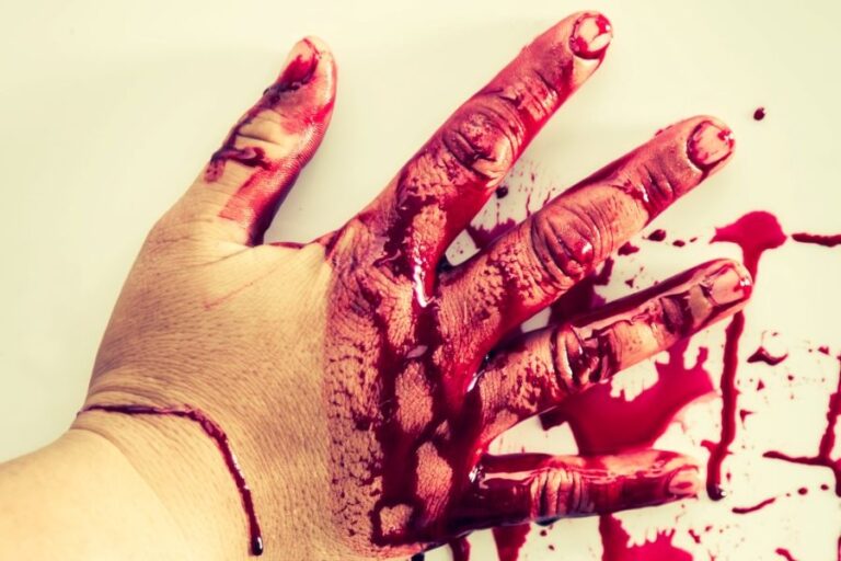 Krev na rukou. Vojenský vysloužilec Roháč zavraždil 59 lidí. Foto: Freepik