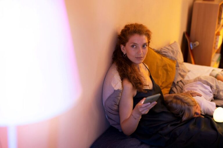 Večer teplejší světlo převede tělo do klidovějšího režimu. Foto: Freepik