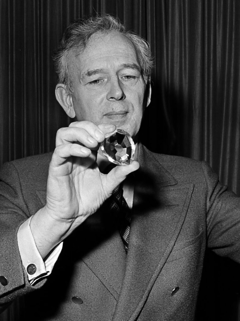 Norris McWhirter, spolu se svým bratrem Rossem, dá celému konceptu tvar i tvář.