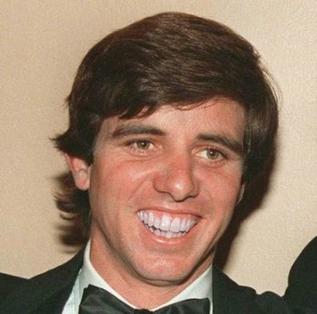 Michael L. Kennedy si přilbu prostě nevezme. Zůstanou po něm tři děti...