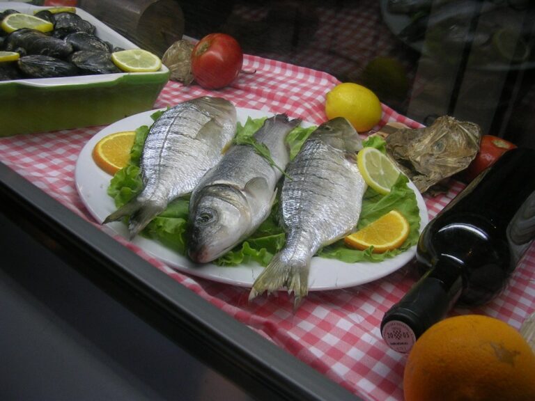 Lákadlem je rovněž jadranská kuchyně umně zpracovávající ryby i plody moře.