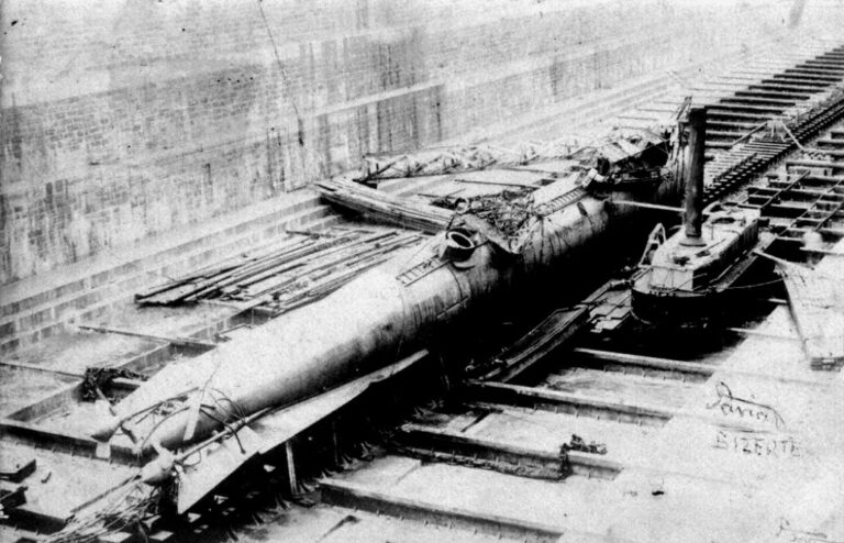 Po opravách se ponorka vrátila do služby.