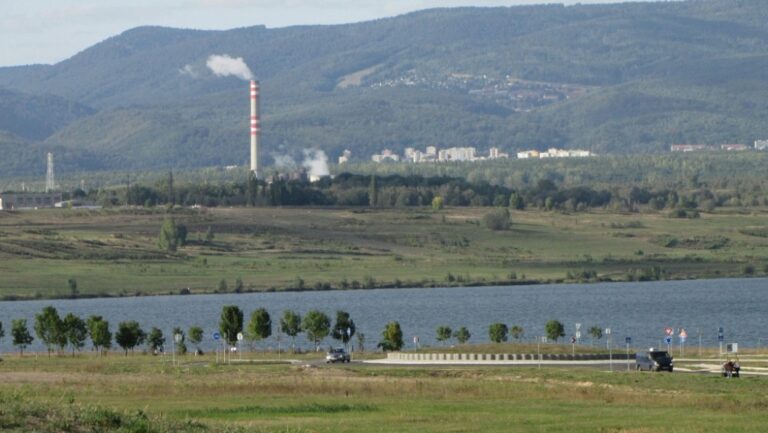 Jezero Most vzniká v krajině, která byla v minulosti výrazně poznamenána lidskou činností.