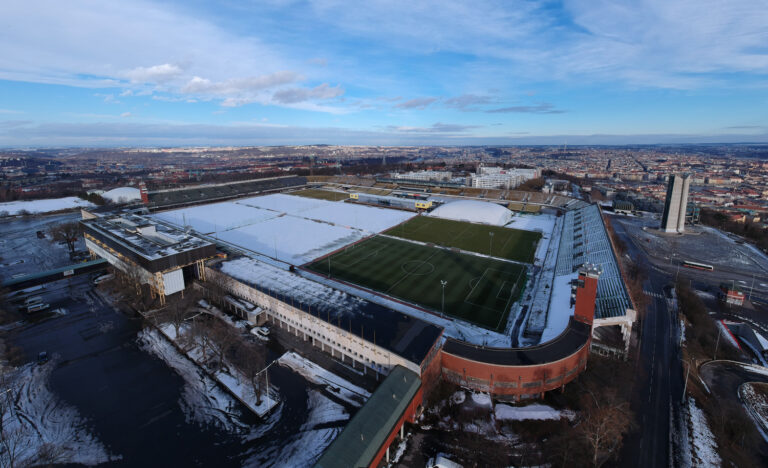 V roce 1938 se tu sejde 2,3 milionů lidí! Dnes stadion chátrá.