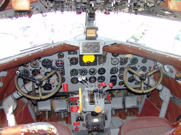 Původní kokpit dakoty DC-3