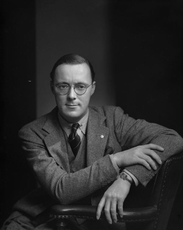 Princ Bernhard Nizozemský v roce 1942. Za několik let bude jedním z pilotů vládní dakoty.