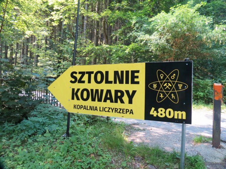 Směrovník na cestě do nitra Krkonoš