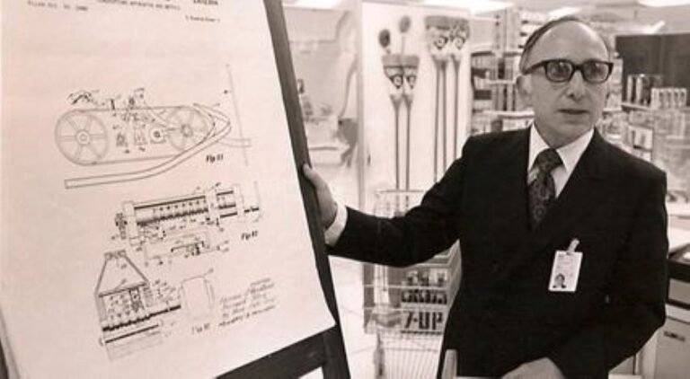 Inženýr Norman Woodland dostane skvělý nápad. Foto: https://www.nytimes.com/2012/12/13/business/n-joseph-woodland-inventor-of-the-bar-code-dies-at-91.html?hp/Creative Commons/Public Domain
