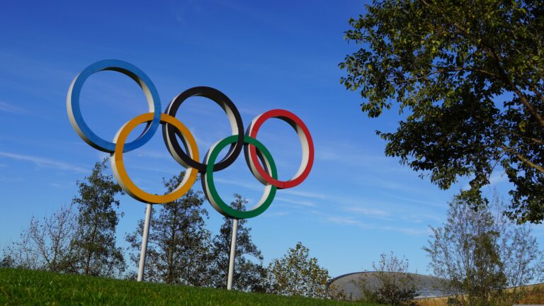 Před olympiádou v Atlantě se uvažuje u tom, že by se na nebi mohly vyjímat olympijské kruhy.