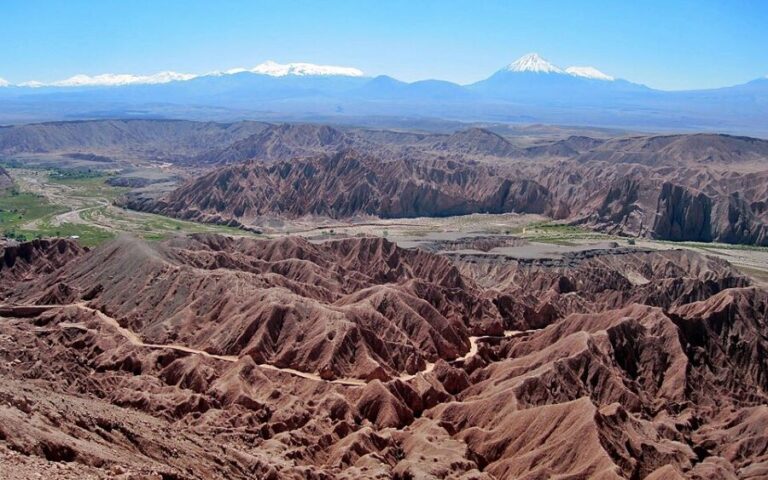 Hory v chilské poušti Atacama. Foto: Smcmurtrey/ Creative Commons/CC BY-SA 4.0