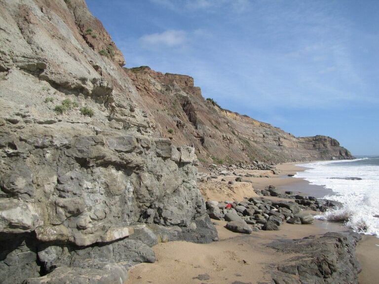 Pobřeží Portugalska je působivou encyklopedií geologie naší planety.