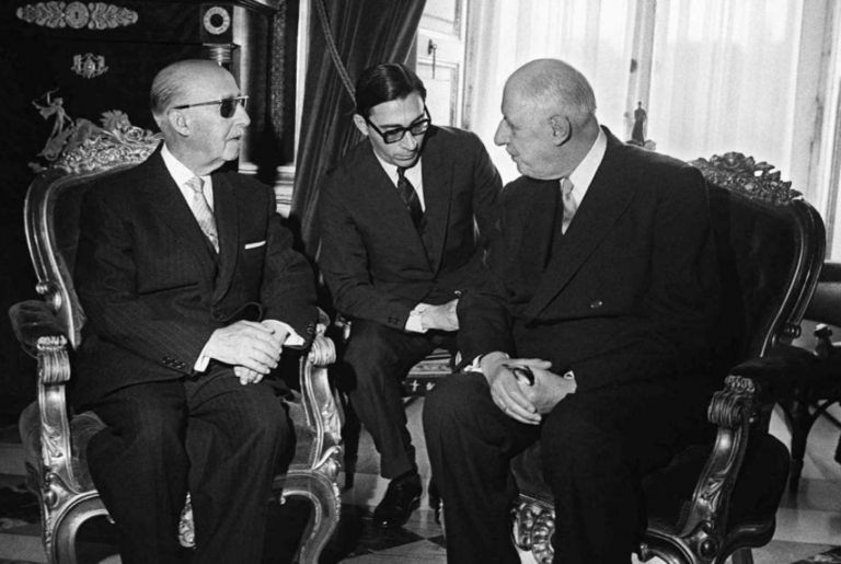 Rok 1970. Generál Franco při rozhovoru s tehdejším francouzským prezidentem Charlesem de Gaullem. O existenci tajného seznamu šesti tisíc Židů svět zatím nemá ani tušení.