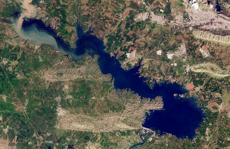 V přehradě Mosul mohlo vzniknout tsunami v důsledku teroristického útoku cíleného na protržení hrází