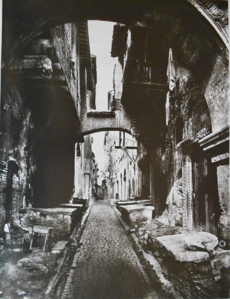 Obchod s rybami na Via del Portico d'Ottavia přibližně v roce 1860.