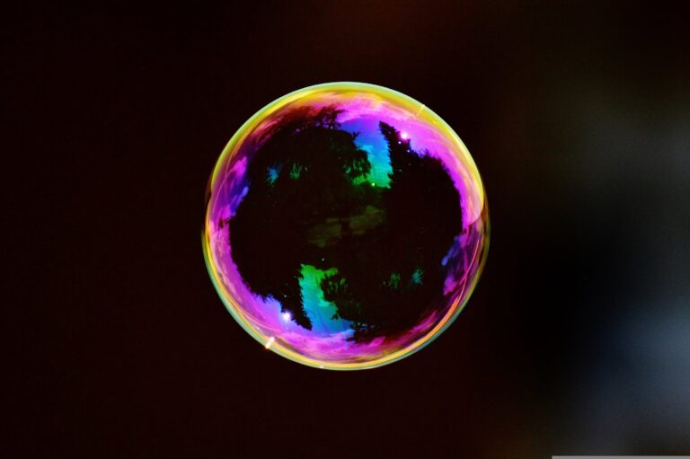 Jak by asi vypadala vesmírná mýdlová bublina? To bohužel nikdy nezjistíme.