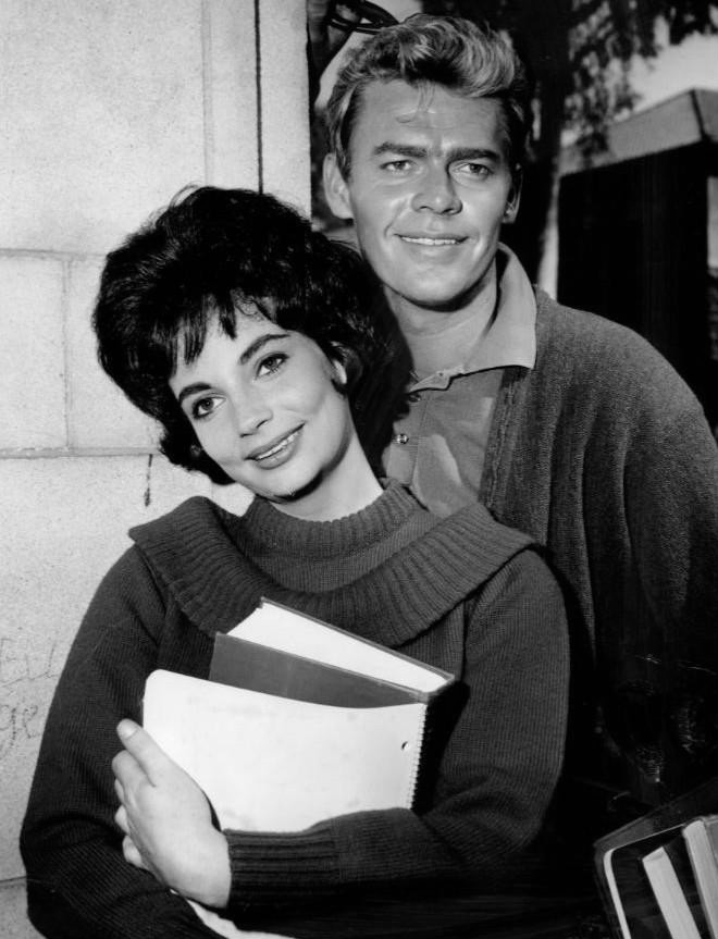 Karin Kupcinetová se Skipem Wardem ve filmu „Mrs. G. Goes to College“ z roku 1961