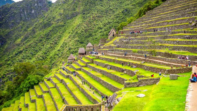 Otázkou zůstává, jak Inkové transportovali těžké žulové bloky, jelikož neznali kolo.