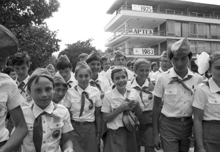 Vzácná návštěva: americká školačka Samantha Smithová v roce 1983 (uprostřed)