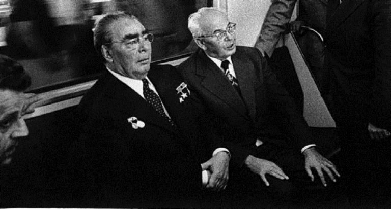 Leonid Brežněv a Gustáv Husák v pražském metru.