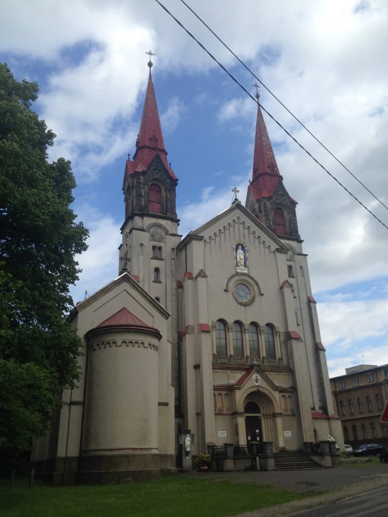 Novorománská bazilika Panny Marie Pomocné postavená na místě, kde došlo k zázračnému uzdravení