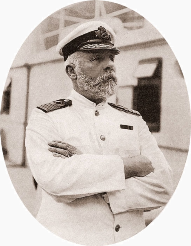 Podle některých teorií kapitán Smith katastrofu přežil na záchranném člunu.
