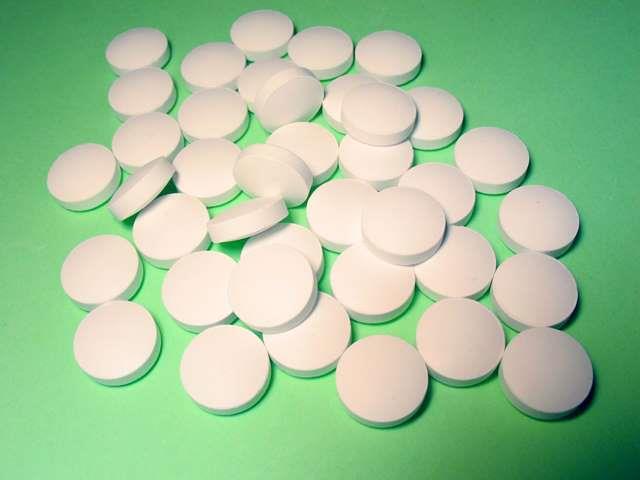 Aspirin se uměle vyrábí z ropy.