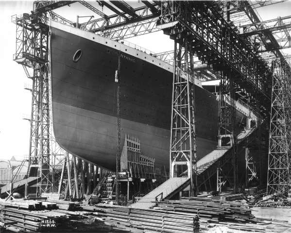 Stavba Titaniku se velice prodražila. Údajně se na stavbu použily nekvalitní díly.