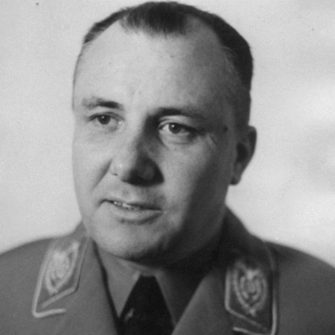 Martin Bormann organizoval přepravu pokladu.