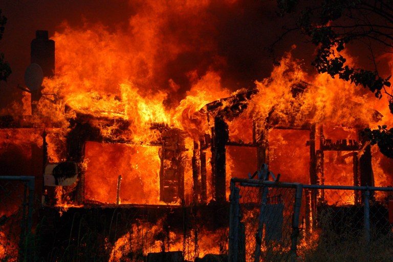 Skutečně souvisely požáry v britských domácnostech s vlastnictvím obrazu Plačícího chlapce?