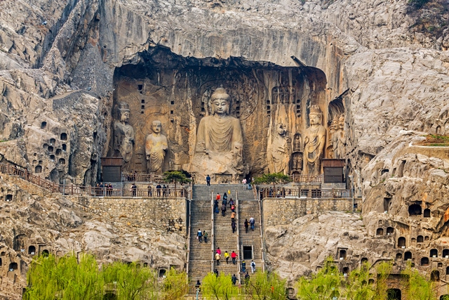 Spolu s jeskyněmi Mo-kao Jün-kang jsou jeskyně Lung-men jedny ze tří nejslavnějších starověkých sochařských nalezišť v Číně.