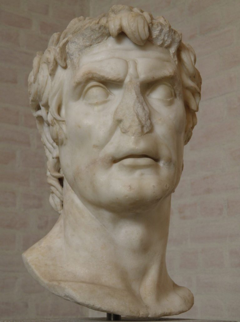 Diktátor Sulla marně tlačil na Caesara, aby se oženil s některou z jeho příbuzných.