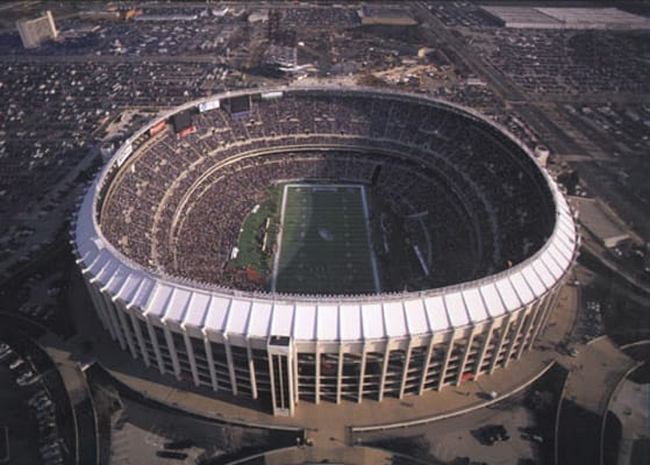 Takto vypadal až do své demolice v roce 2004 Veterans Stadium ve Filadelfii.
